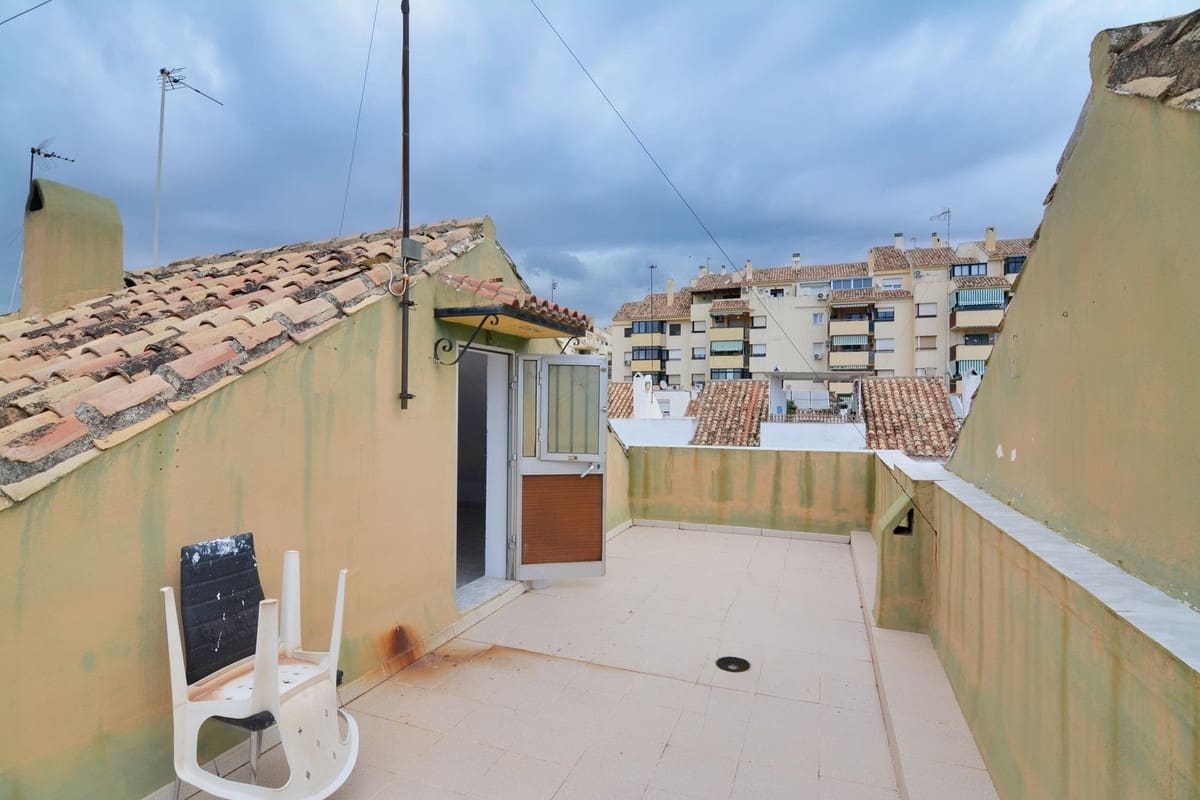 4 bedroom Townhouse for sale in Fuengirola with pool - € 450,000 (Ref: 9479680)