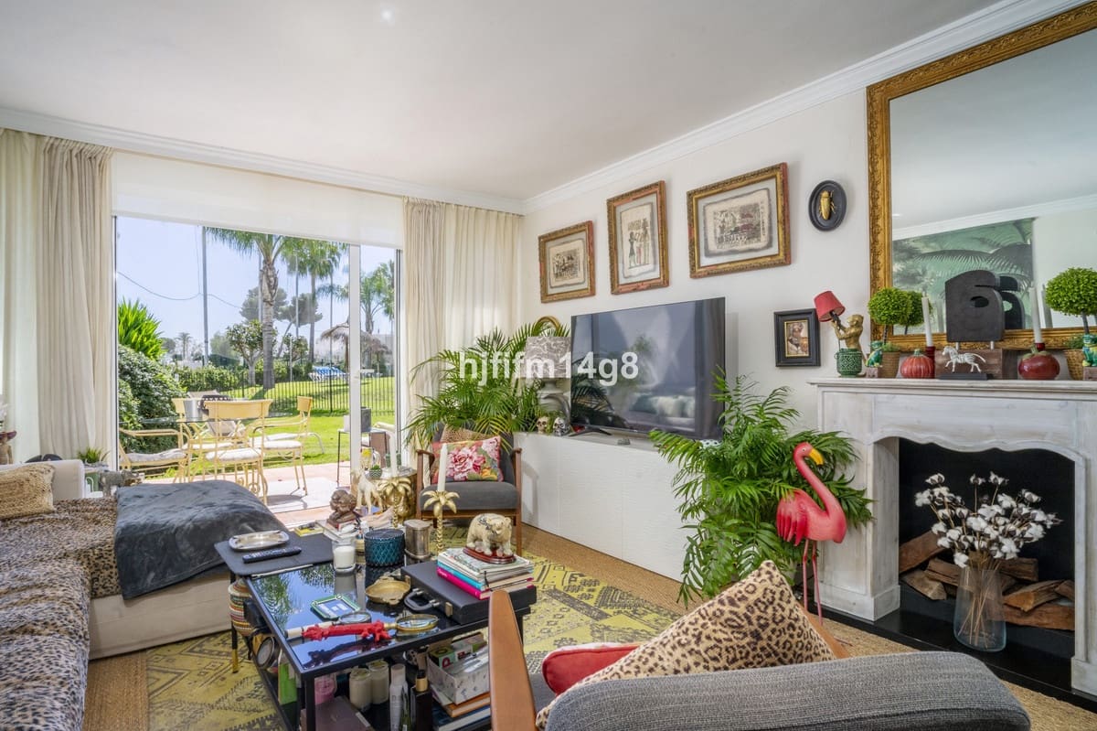 1 slaapkamer Appartement te koop in Nueva Andalucia met zwembad - € 455.000 (Ref: 9479685)