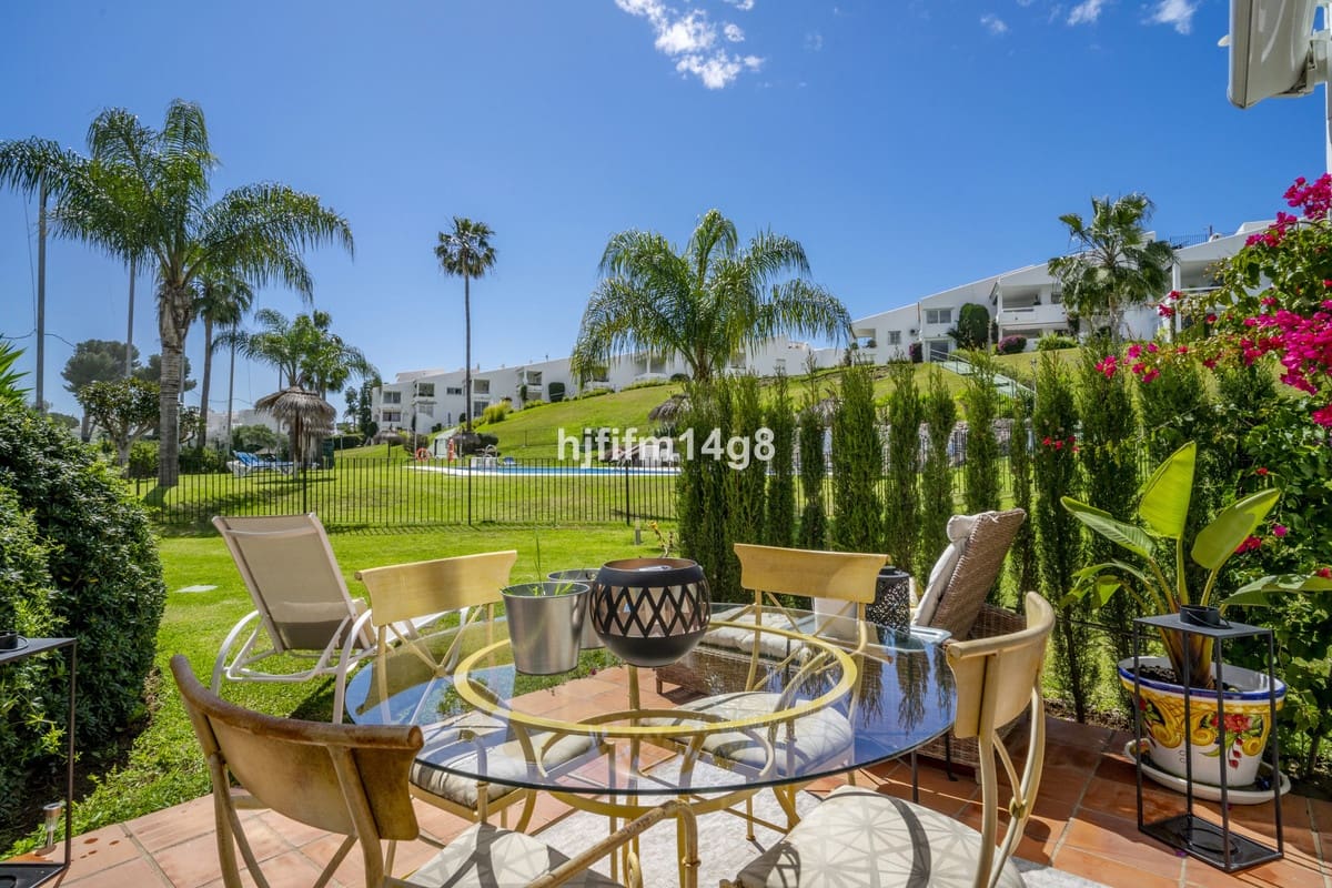 1 slaapkamer Appartement te koop in Nueva Andalucia met zwembad - € 455.000 (Ref: 9479685)