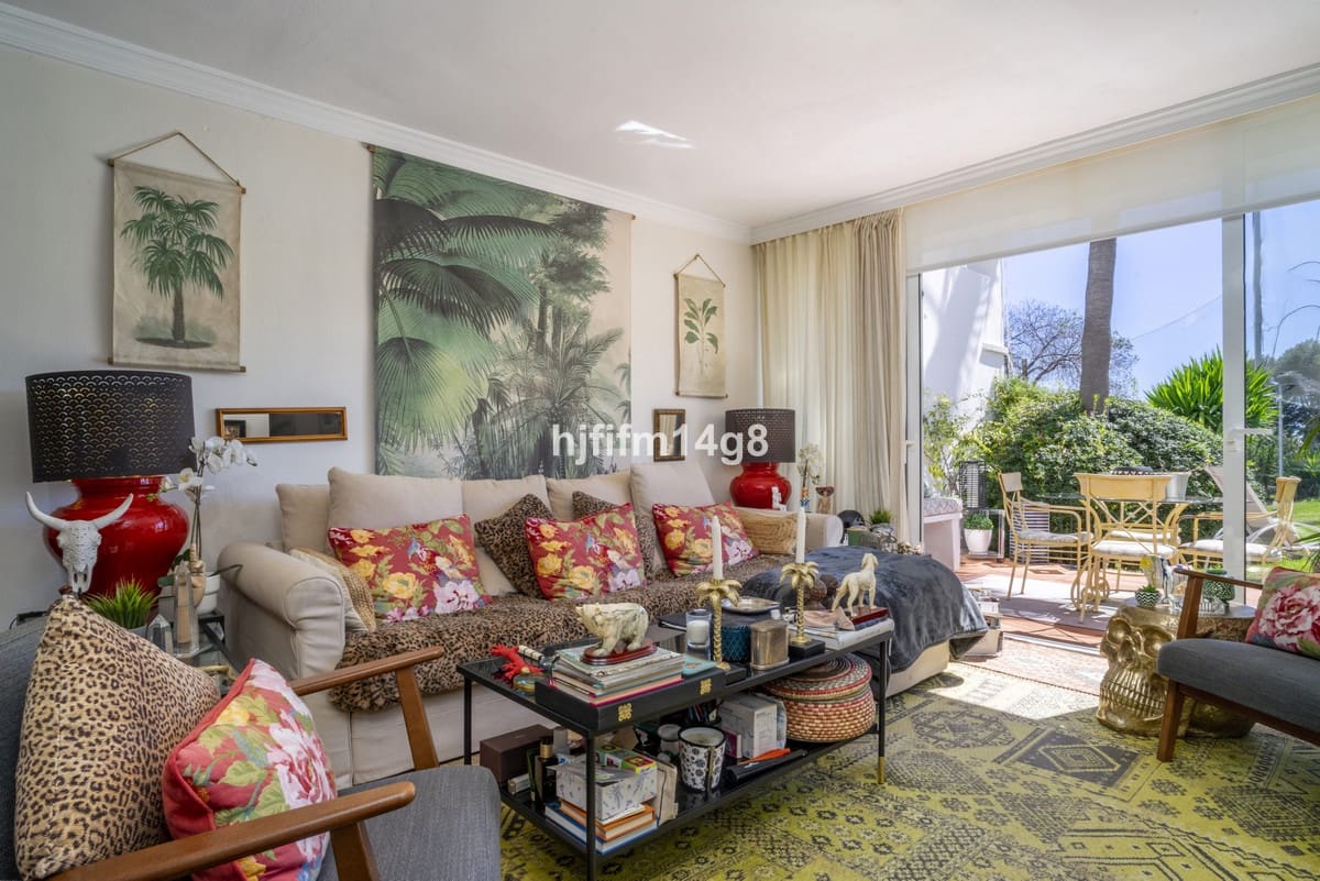 1 slaapkamer Appartement te koop in Nueva Andalucia met zwembad - € 455.000 (Ref: 9479685)