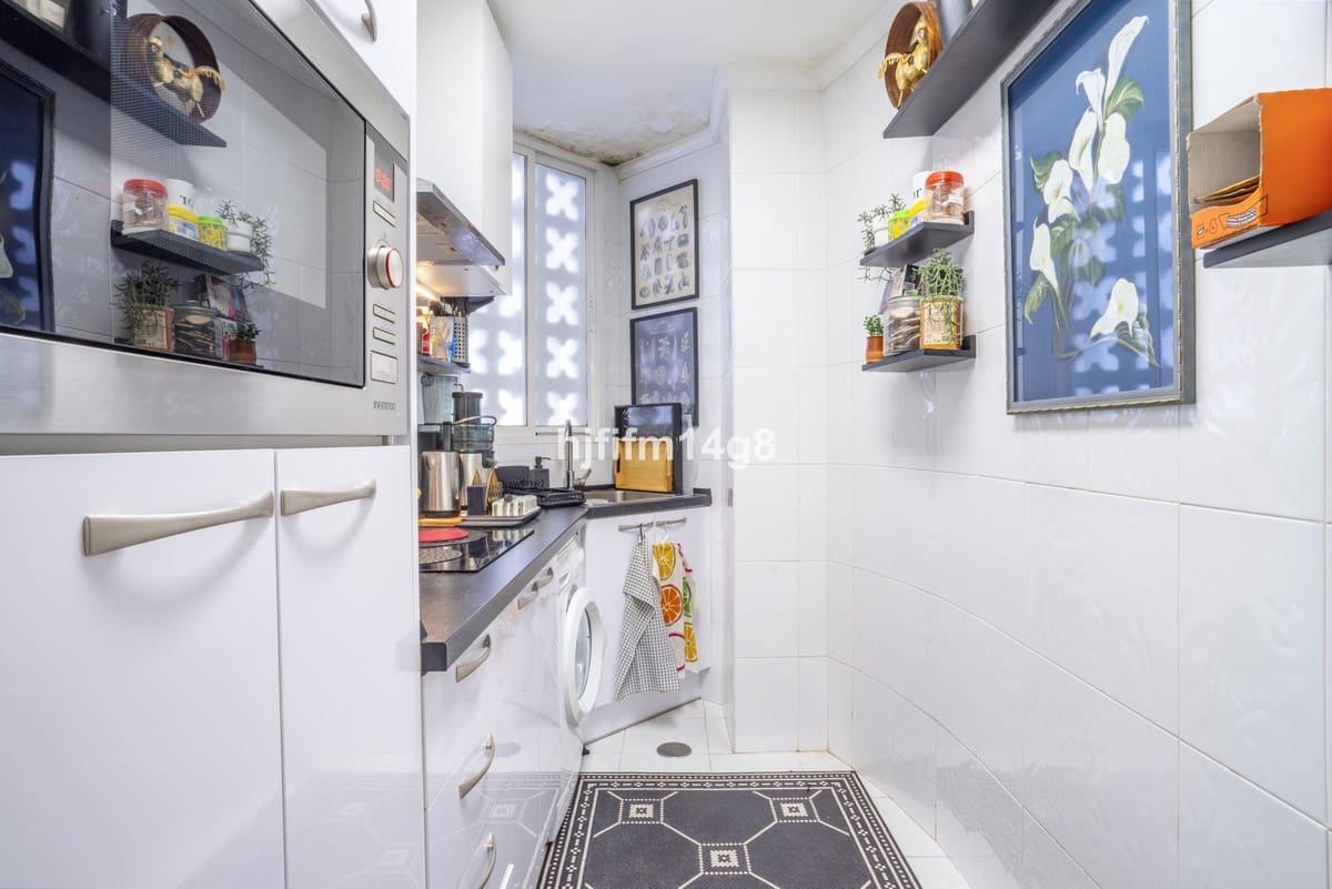 1 slaapkamer Appartement te koop in Nueva Andalucia met zwembad - € 455.000 (Ref: 9479685)