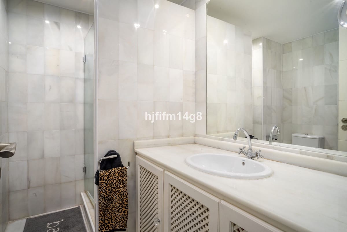 1 slaapkamer Appartement te koop in Nueva Andalucia met zwembad - € 455.000 (Ref: 9479685)