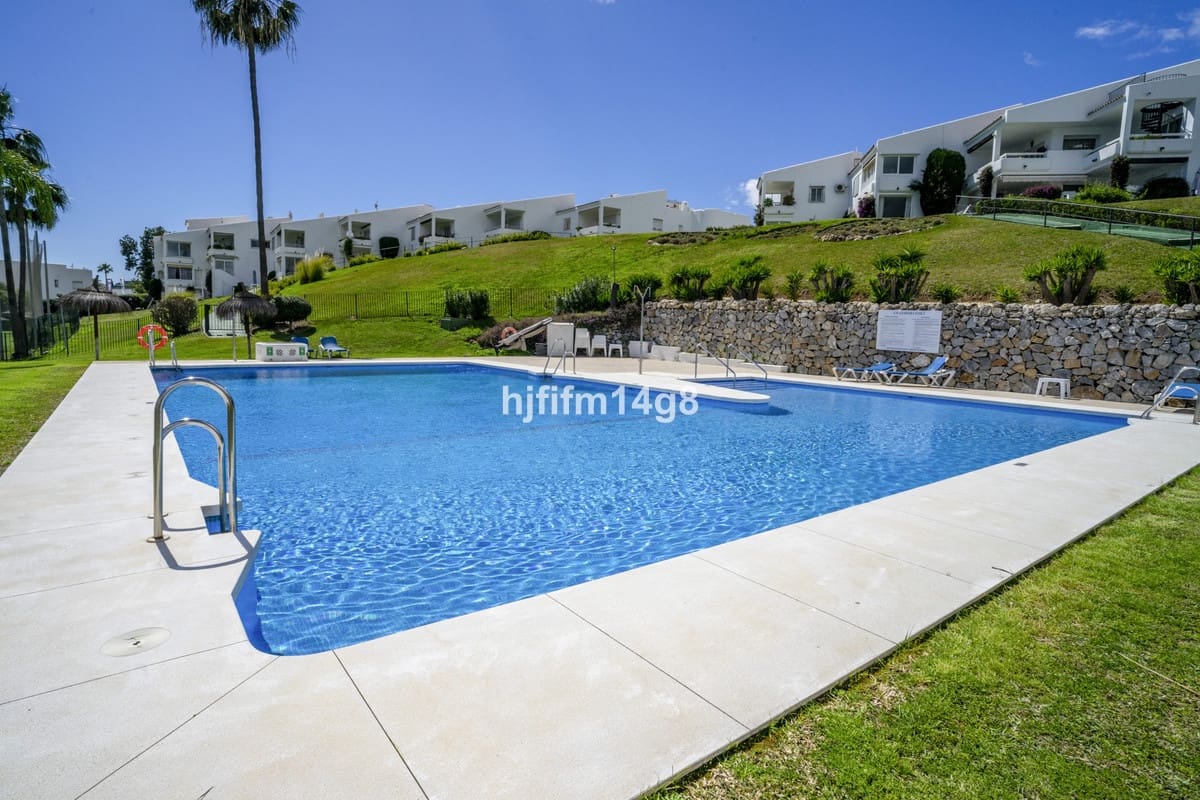 1 slaapkamer Appartement te koop in Nueva Andalucia met zwembad - € 455.000 (Ref: 9479685)