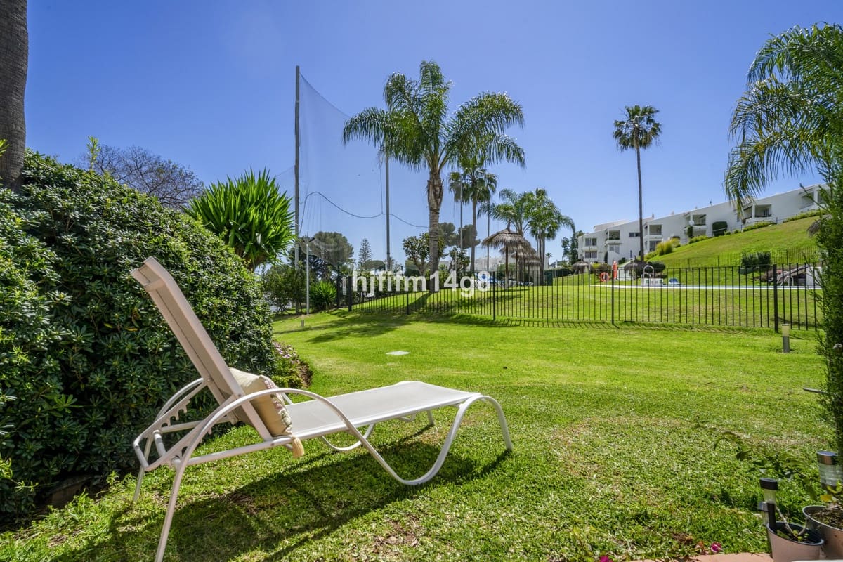 1 slaapkamer Appartement te koop in Nueva Andalucia met zwembad - € 455.000 (Ref: 9479685)