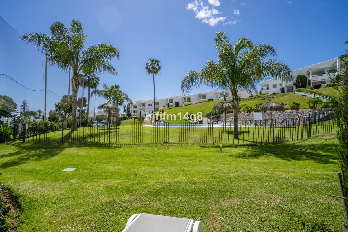 1 slaapkamer Appartement te koop in Nueva Andalucia met zwembad - € 455.000 (Ref: 9479685)