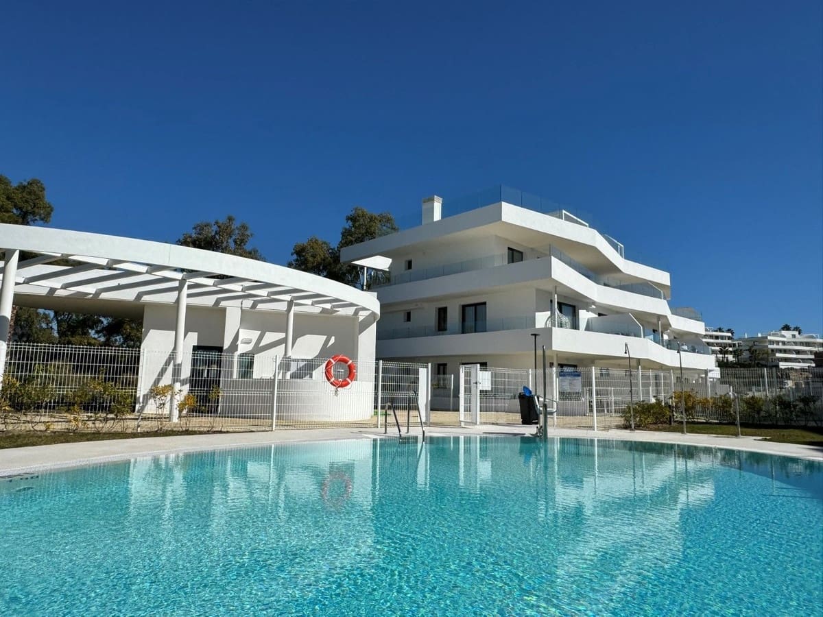 2 bedroom Apartment for sale in Estepona with pool - € 459,000 (Ref: 9479692)