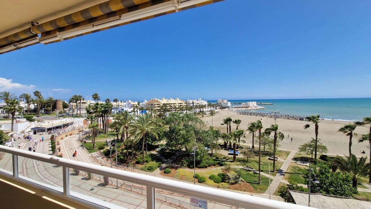 2 bedroom Apartment for sale in Benalmadena Costa - € 459,000 (Ref: 9479693)