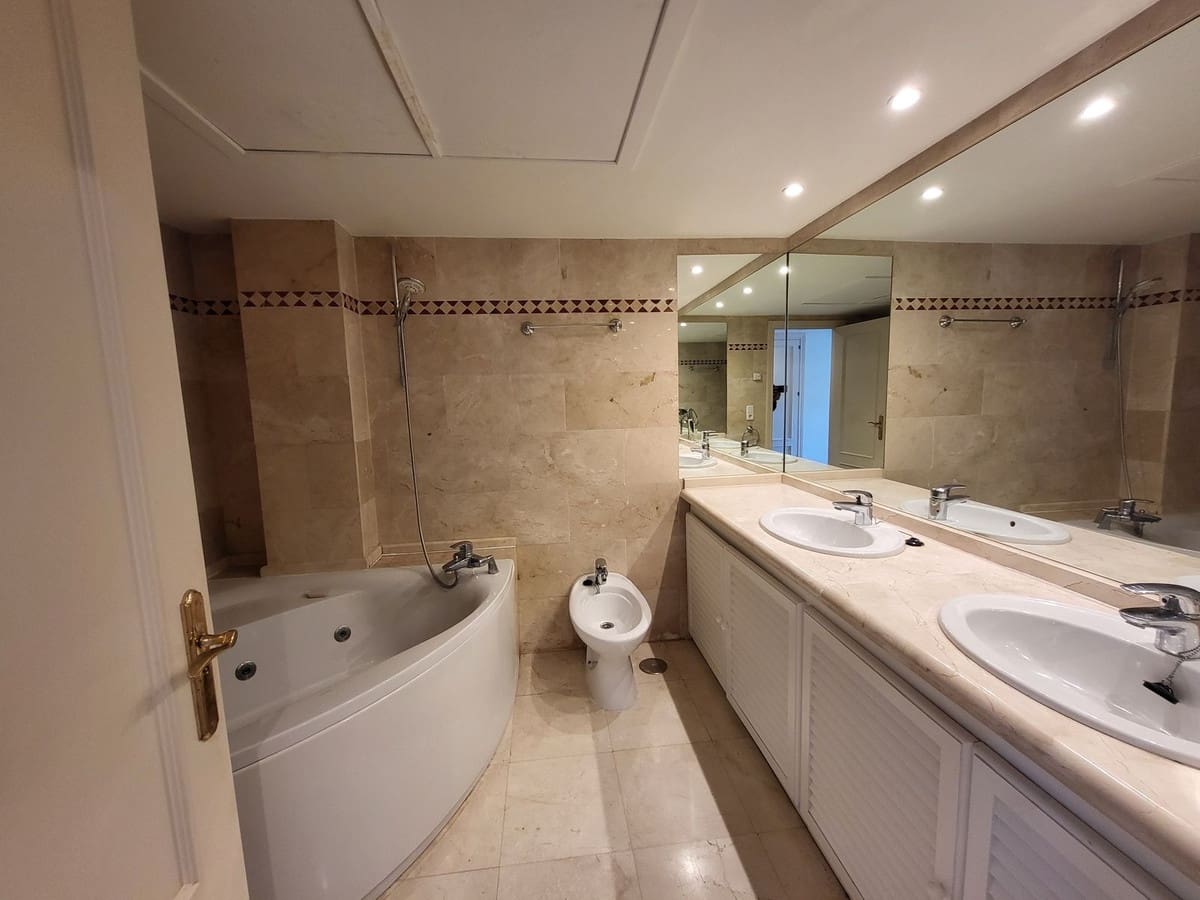 2 soverom Leilighet til salgs i Nueva Andalucia - € 468 000 (Ref: 9479707)