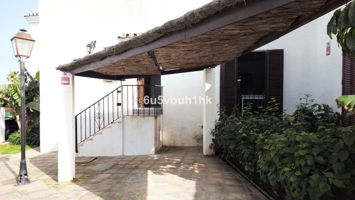 Casa de 2 habitaciones en Estepona en venta con piscina - 469.000 € (Ref: 9479709)