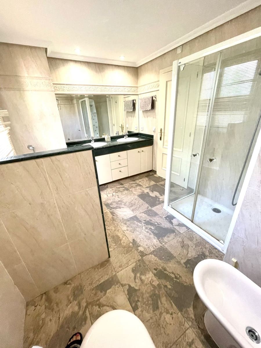 2 bedroom Apartment for sale in Benahavis with pool garage - € 470,000 (Ref: 9479711)