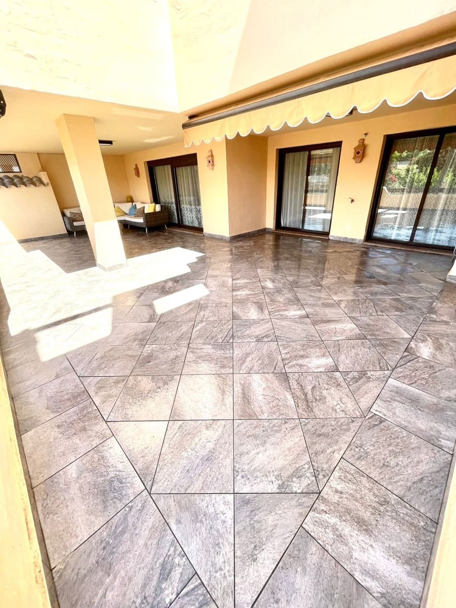 2 bedroom Apartment for sale in Benahavis with pool garage - € 470,000 (Ref: 9479711)