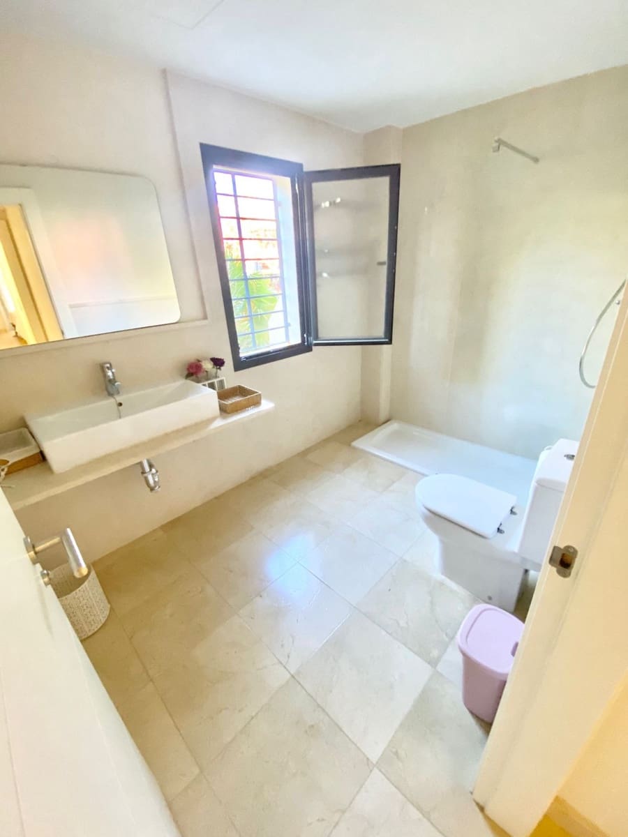 2 soveværelse Lejlighed til salg i Los Flamingos med swimmingpool - € 470.000 (Ref: 9479712)