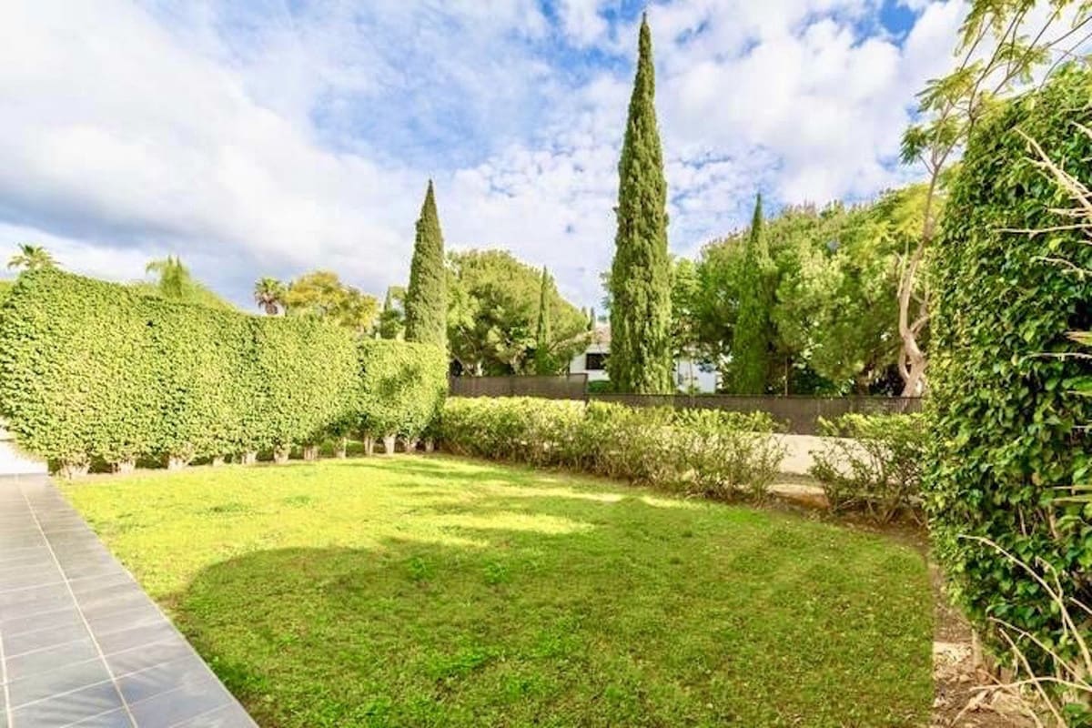 2 soveværelse Lejlighed til salg i Los Flamingos med swimmingpool - € 470.000 (Ref: 9479712)