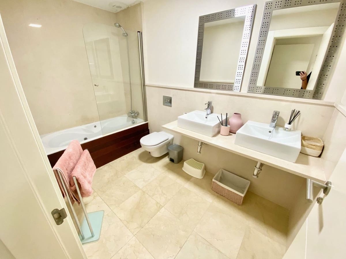 2 soveværelse Lejlighed til salg i Los Flamingos med swimmingpool - € 470.000 (Ref: 9479712)