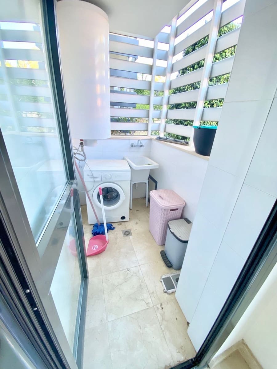 2 soveværelse Lejlighed til salg i Los Flamingos med swimmingpool - € 470.000 (Ref: 9479712)