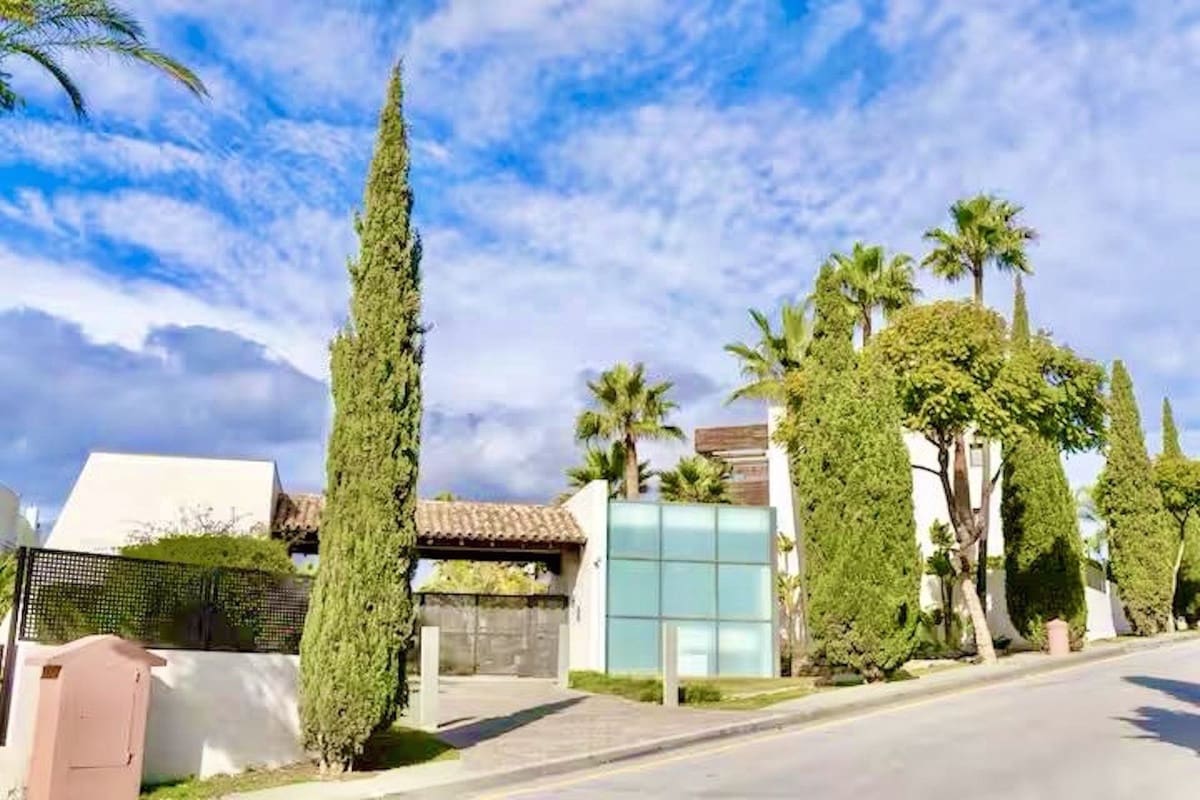 2 soveværelse Lejlighed til salg i Los Flamingos med swimmingpool - € 470.000 (Ref: 9479712)