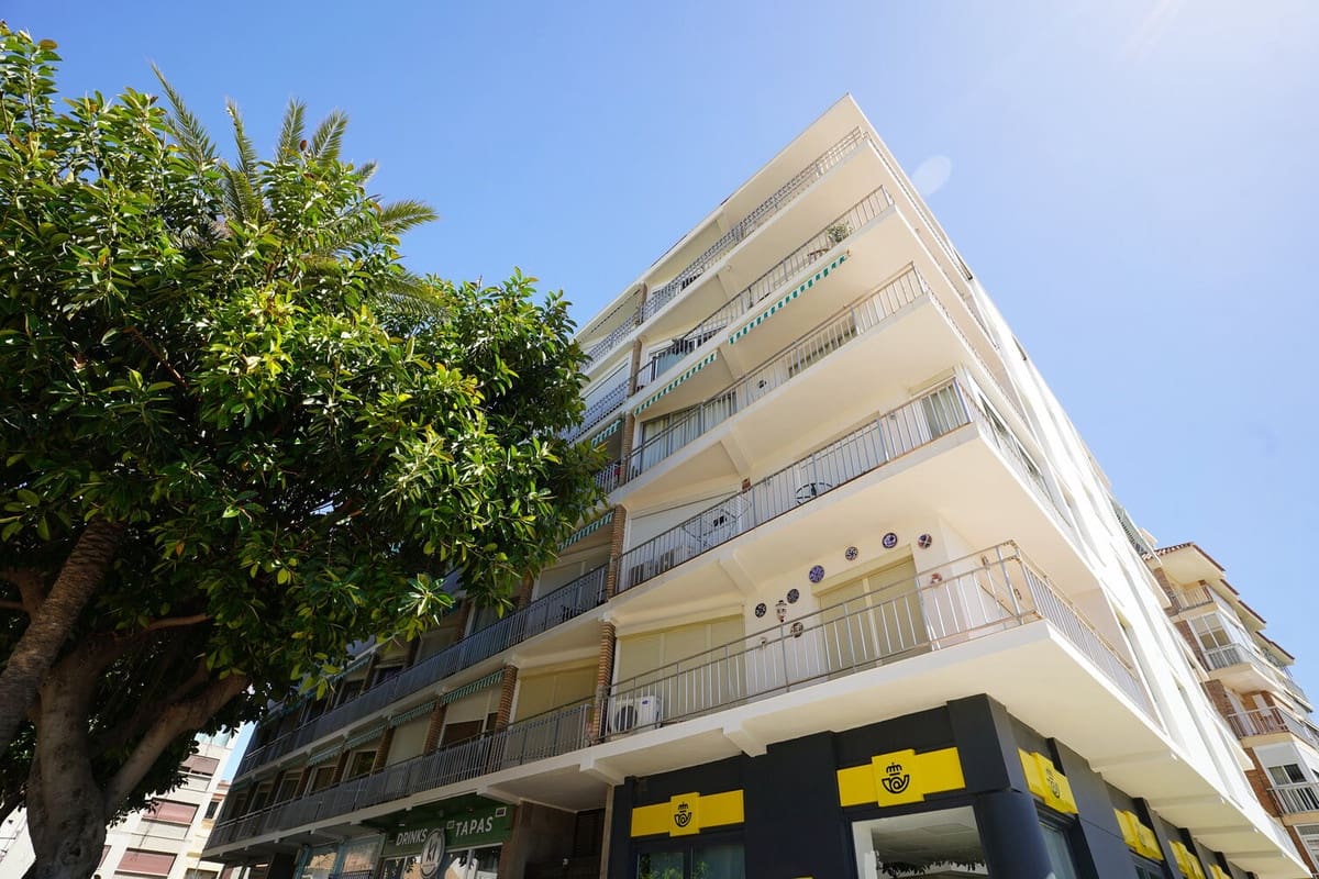 2 bedroom Apartment for sale in Estepona - € 475,000 (Ref: 9479716)