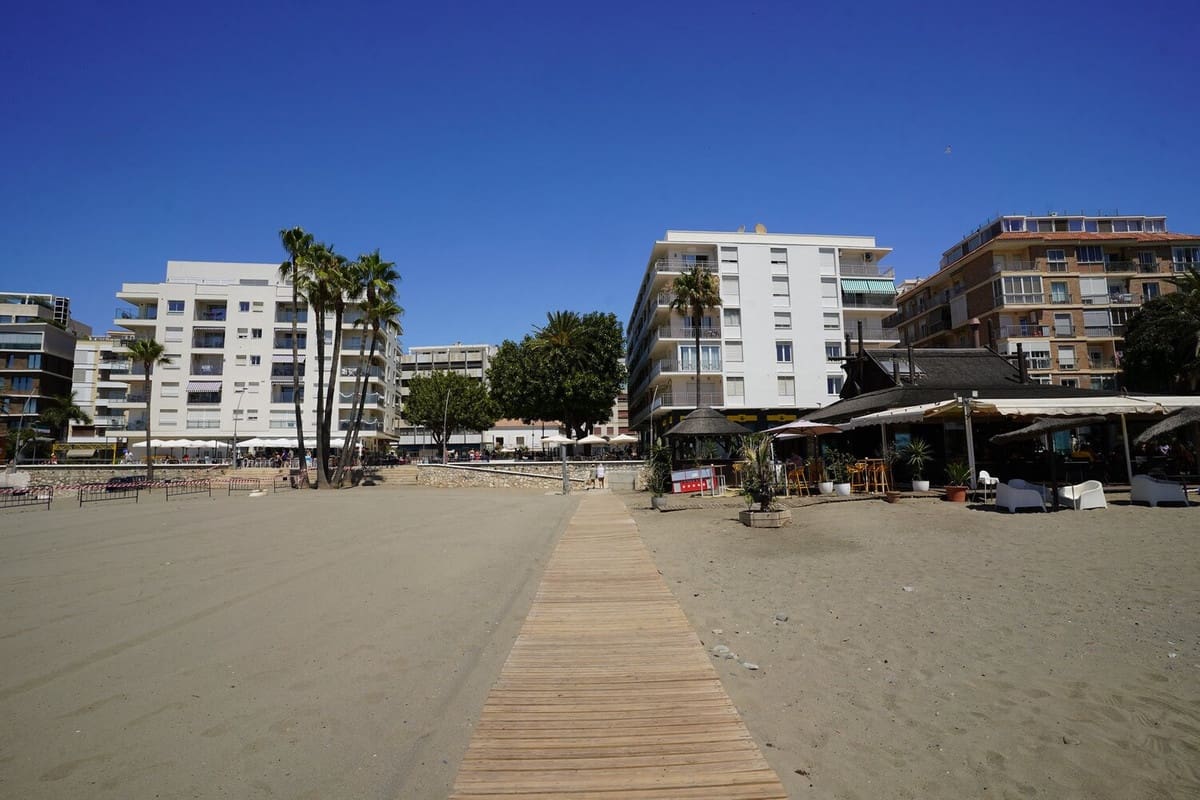 2 bedroom Apartment for sale in Estepona - € 475,000 (Ref: 9479716)