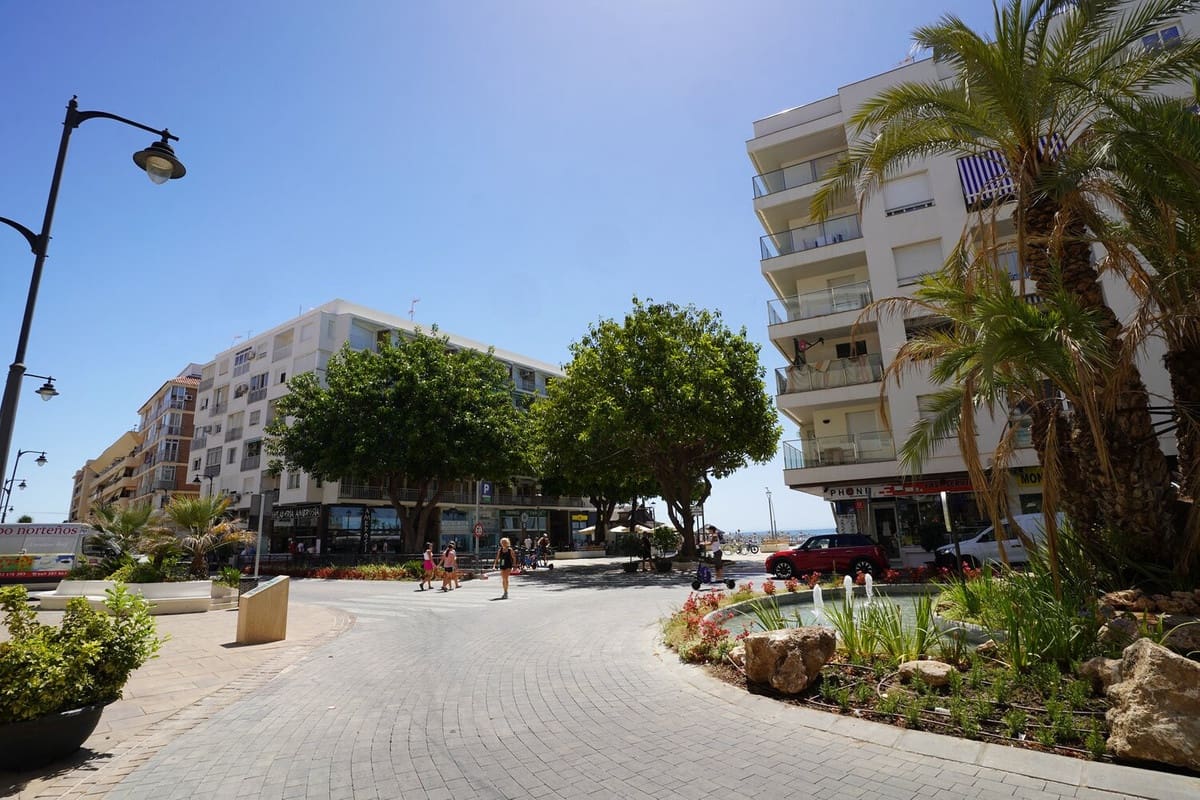 2 bedroom Apartment for sale in Estepona - € 475,000 (Ref: 9479716)
