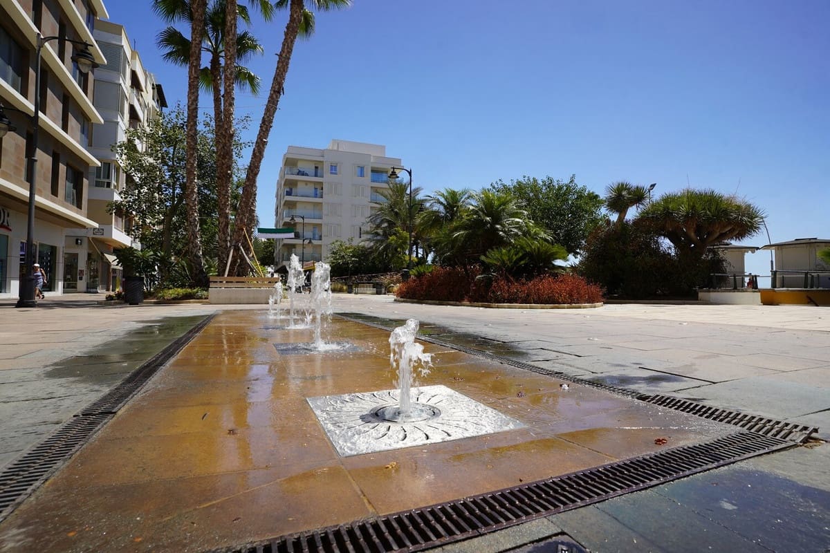 2 bedroom Apartment for sale in Estepona - € 475,000 (Ref: 9479716)