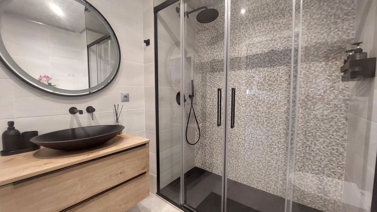 Apartamento de 2 habitaciones en Fuengirola en venta con piscina - 475.000 € (Ref: 9479717)