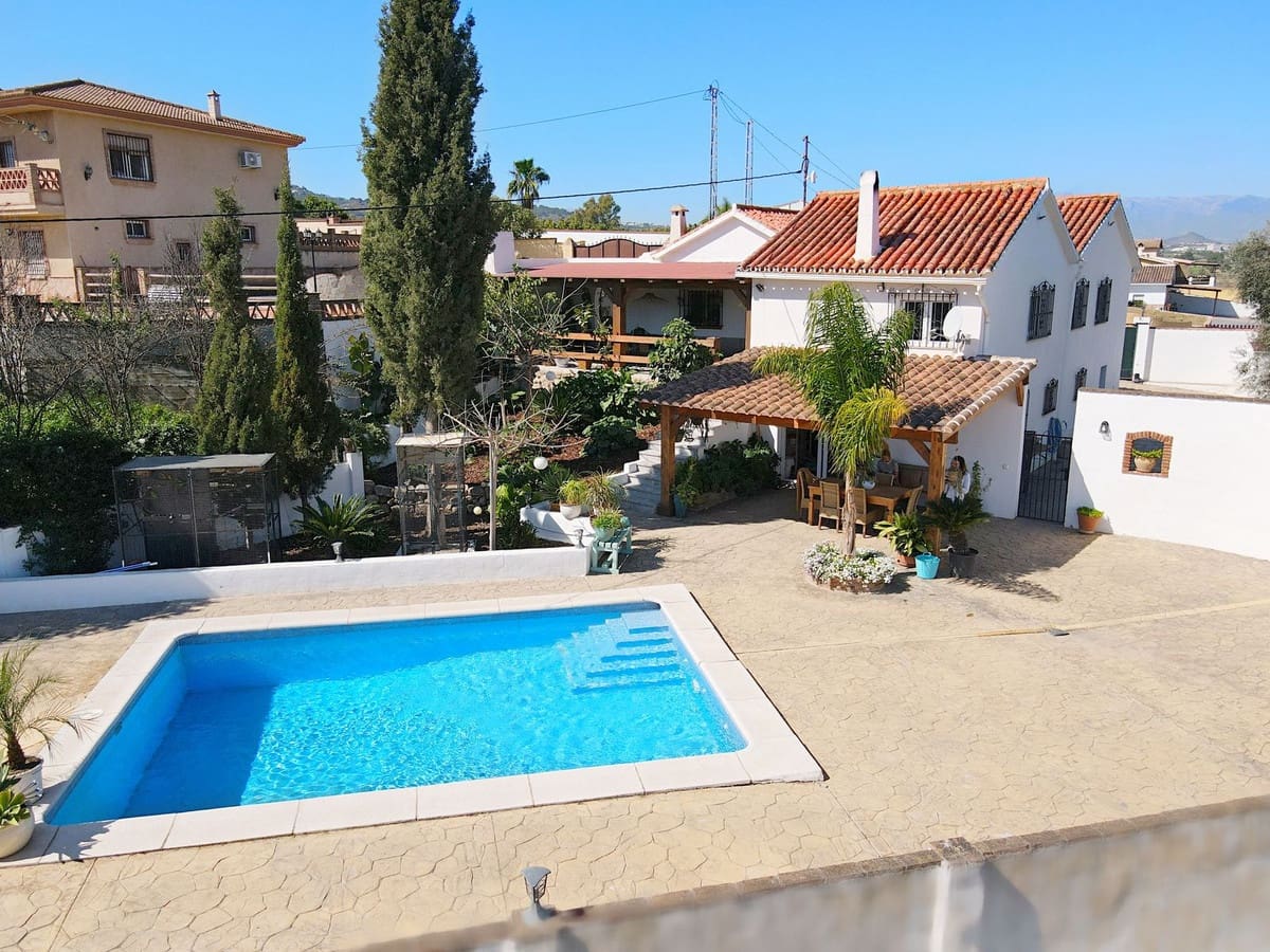 3 bedroom Villa for sale in Alhaurin el Grande with pool - € 475,000 (Ref: 9479719)