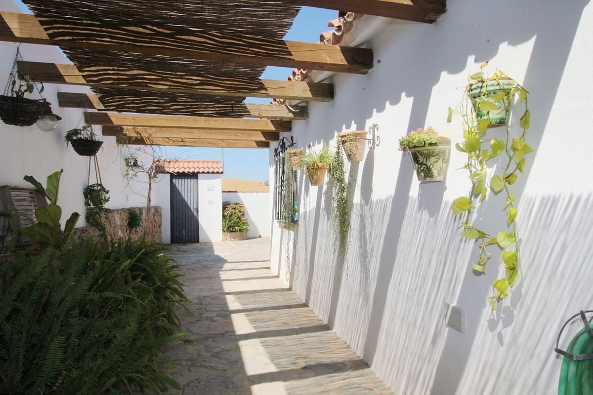 3 bedroom Villa for sale in Alhaurin el Grande with pool - € 475,000 (Ref: 9479719)