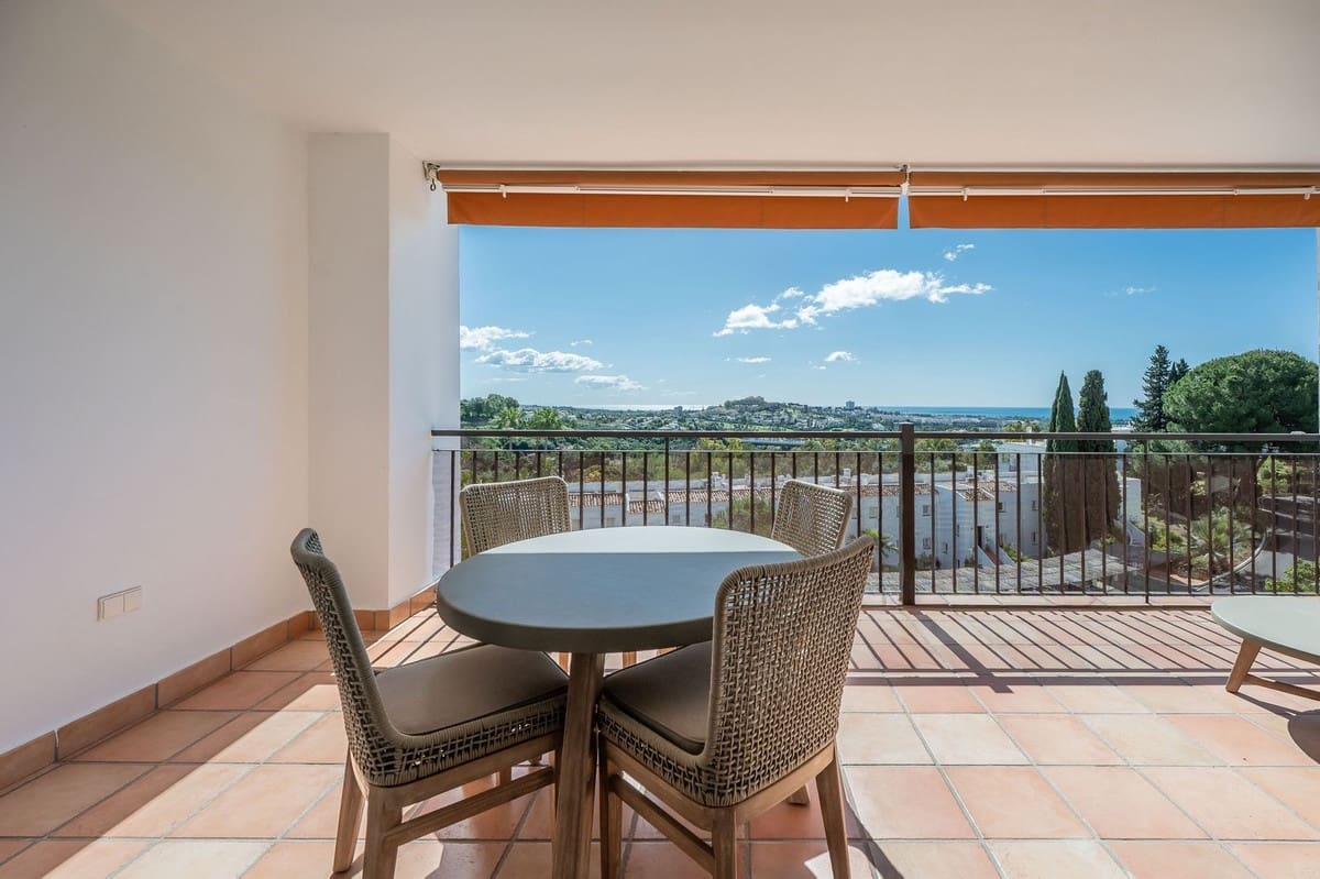 2 bedroom Apartment for sale in Benahavis with pool - € 475,000 (Ref: 9479721)