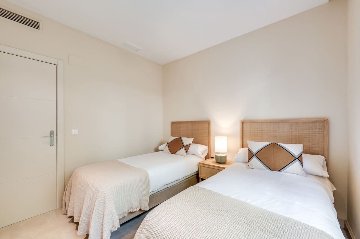 2 bedroom Apartment for sale in Benahavis with pool - € 475,000 (Ref: 9479721)