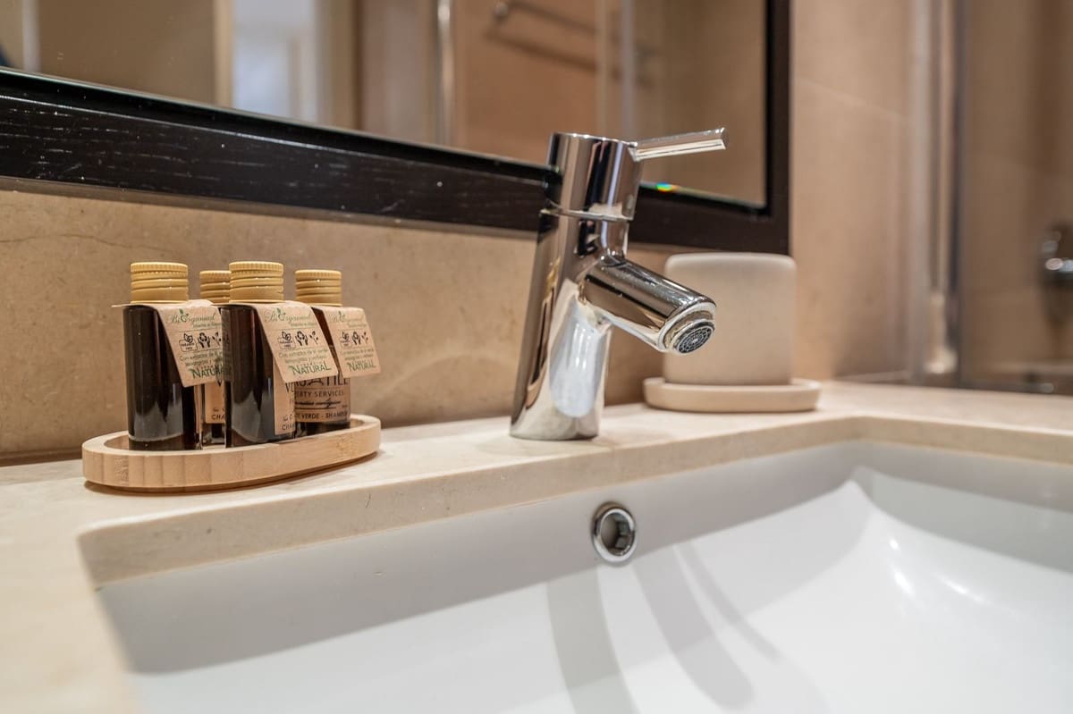 2 bedroom Apartment for sale in Benahavis with pool - € 475,000 (Ref: 9479721)