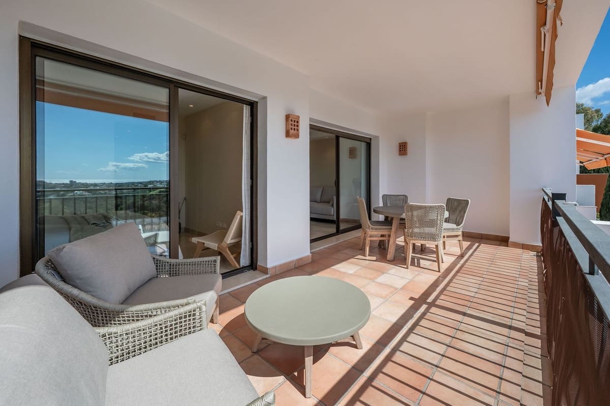 2 bedroom Apartment for sale in Benahavis with pool - € 475,000 (Ref: 9479721)