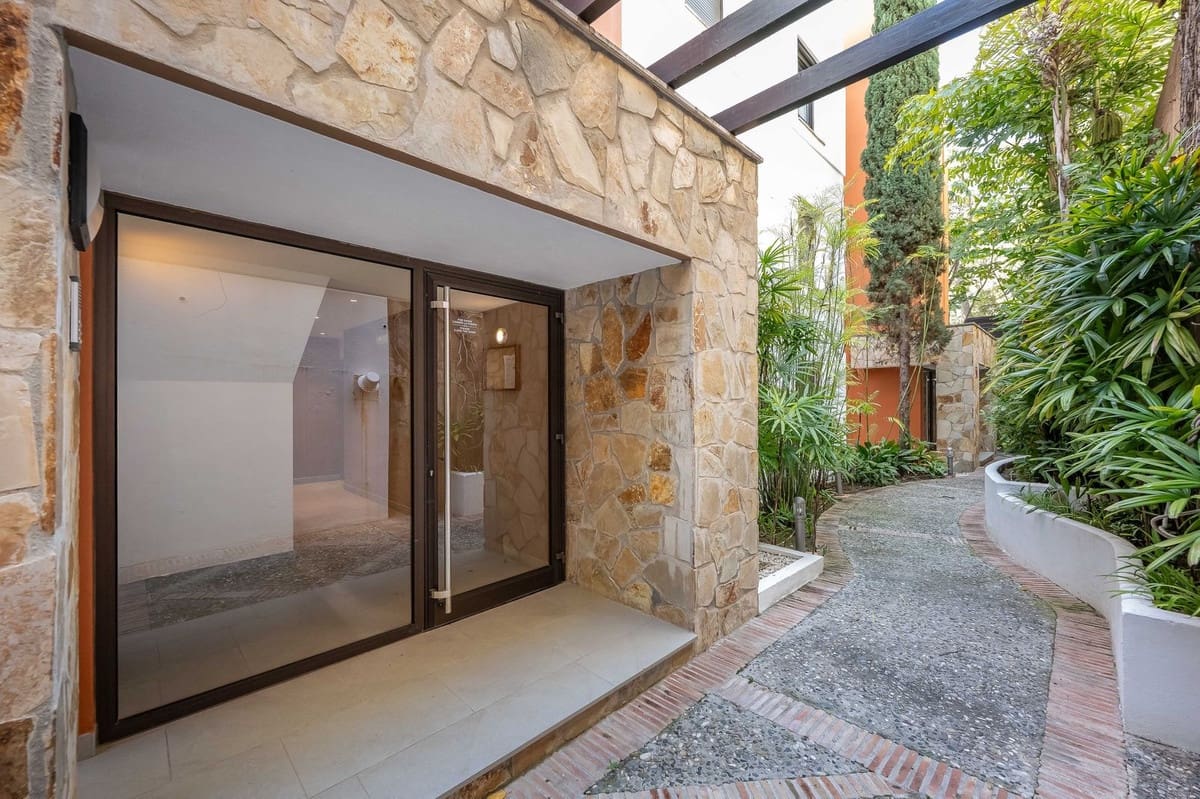 2 bedroom Apartment for sale in Benahavis with pool - € 475,000 (Ref: 9479721)