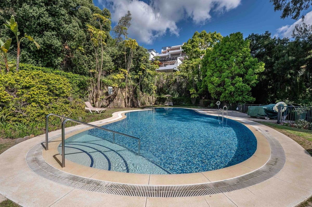 2 bedroom Apartment for sale in Benahavis with pool - € 475,000 (Ref: 9479721)