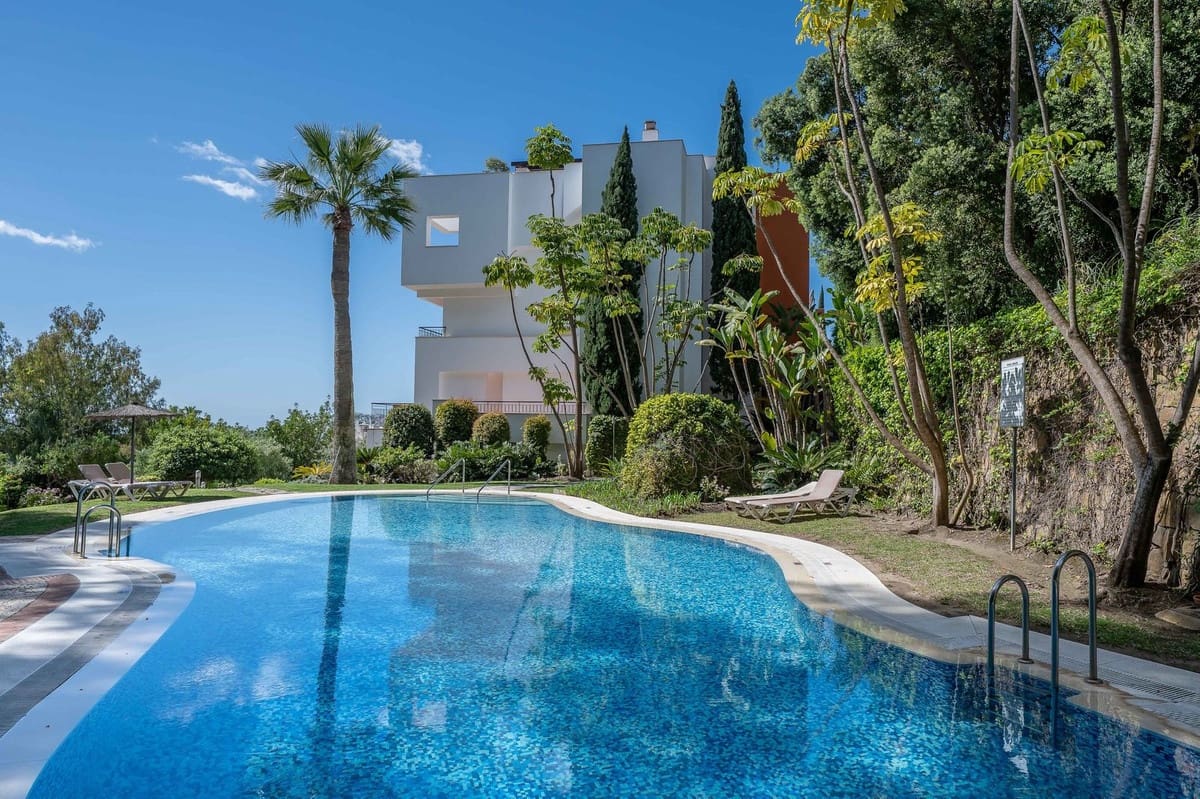 2 bedroom Apartment for sale in Benahavis with pool - € 475,000 (Ref: 9479721)