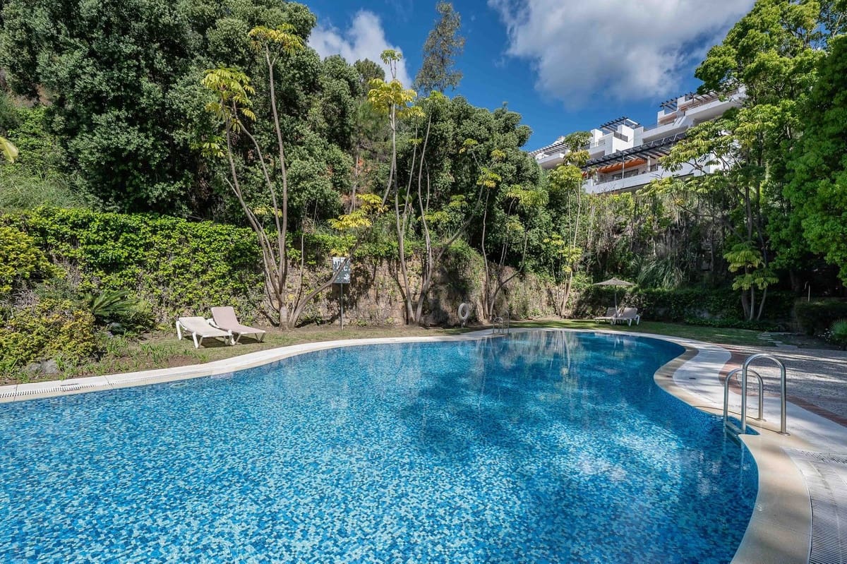 2 bedroom Apartment for sale in Benahavis with pool - € 475,000 (Ref: 9479721)