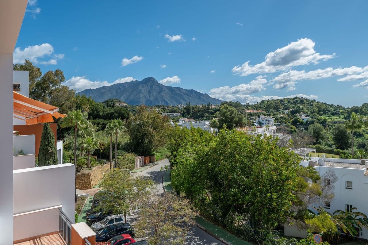 2 bedroom Apartment for sale in Benahavis with pool - € 475,000 (Ref: 9479721)