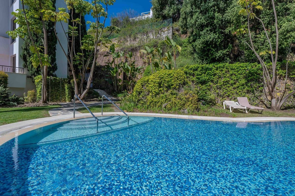 2 bedroom Apartment for sale in Benahavis with pool - € 475,000 (Ref: 9479721)