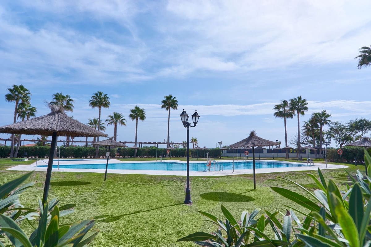 3 bedroom Apartment for sale in San Luis de Sabinillas with pool garage - € 479,000 (Ref: 9479727)