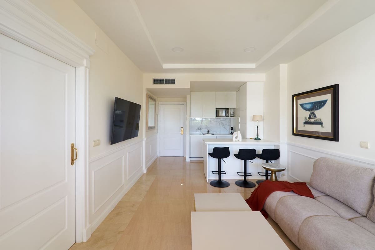 1 bedroom Apartment for sale in Golden Mile with pool - € 479,000 (Ref: 9479729)