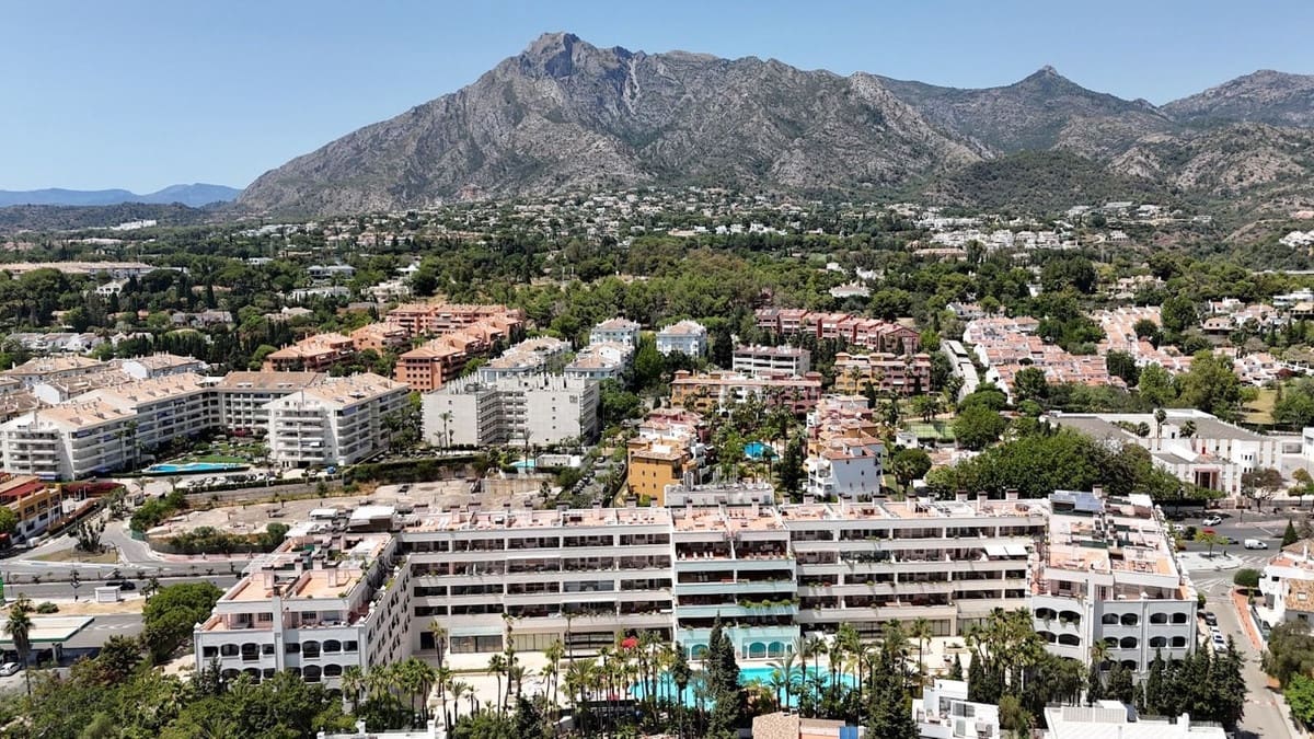 1 bedroom Apartment for sale in Golden Mile with pool - € 479,000 (Ref: 9479729)