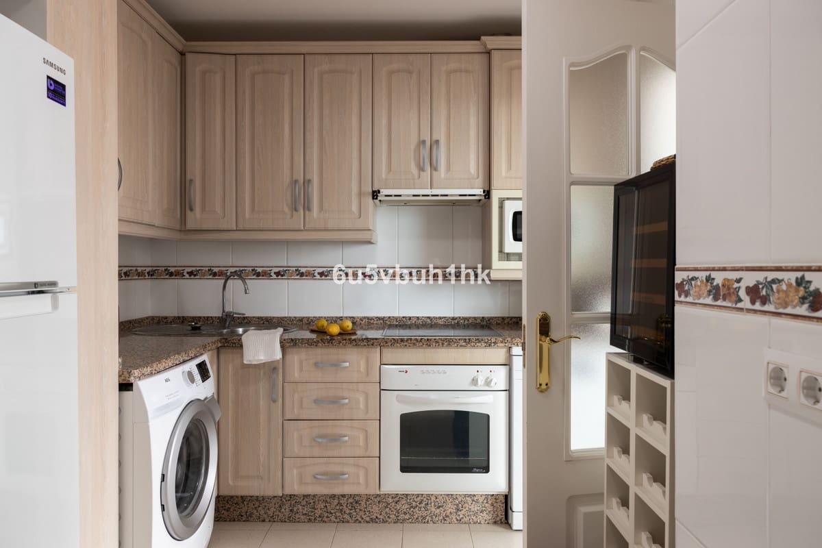 2 bedroom Penthouse for sale in Fuengirola with pool - € 479,000 (Ref: 9479732)