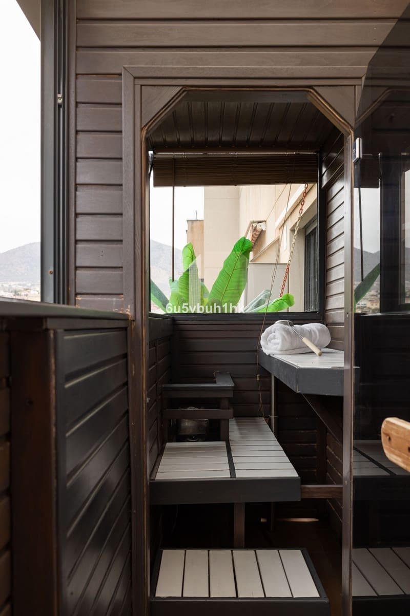 2 bedroom Penthouse for sale in Fuengirola with pool - € 479,000 (Ref: 9479732)