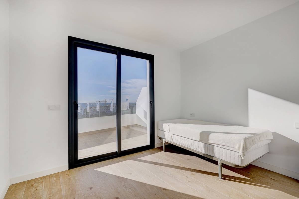 2 bedroom Apartment for sale in Estepona with pool - € 480,000 (Ref: 9479735)