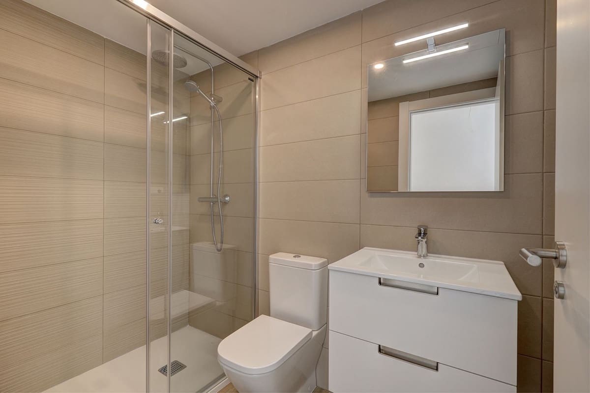 2 bedroom Apartment for sale in Estepona with pool - € 480,000 (Ref: 9479735)