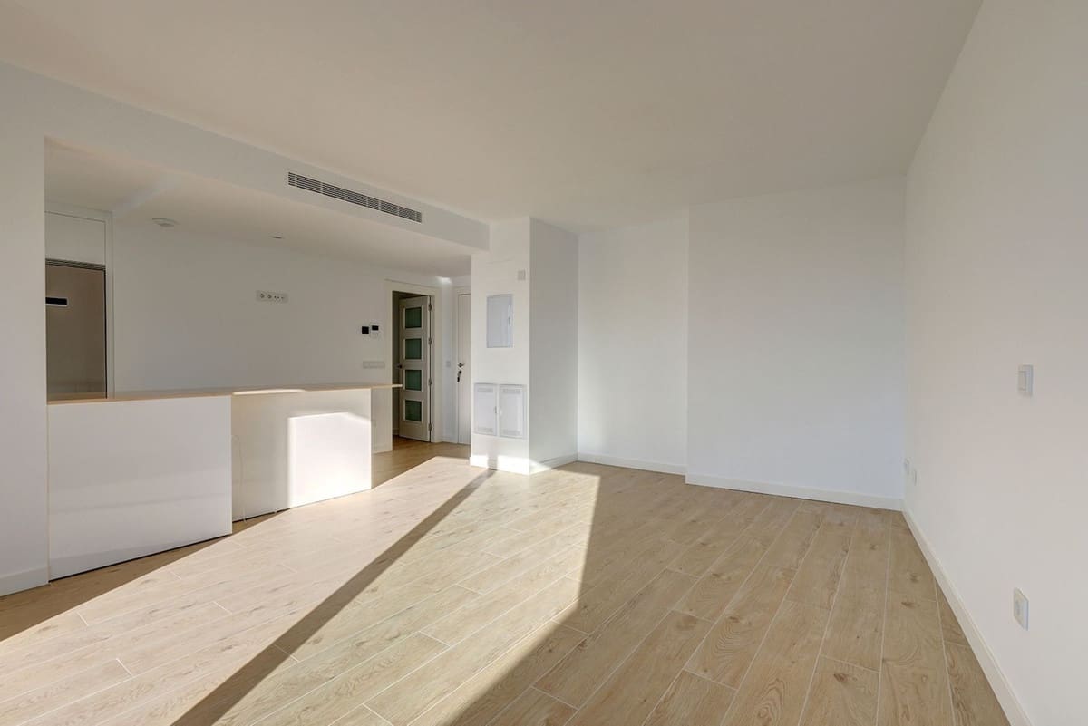 2 bedroom Apartment for sale in Estepona with pool - € 480,000 (Ref: 9479735)