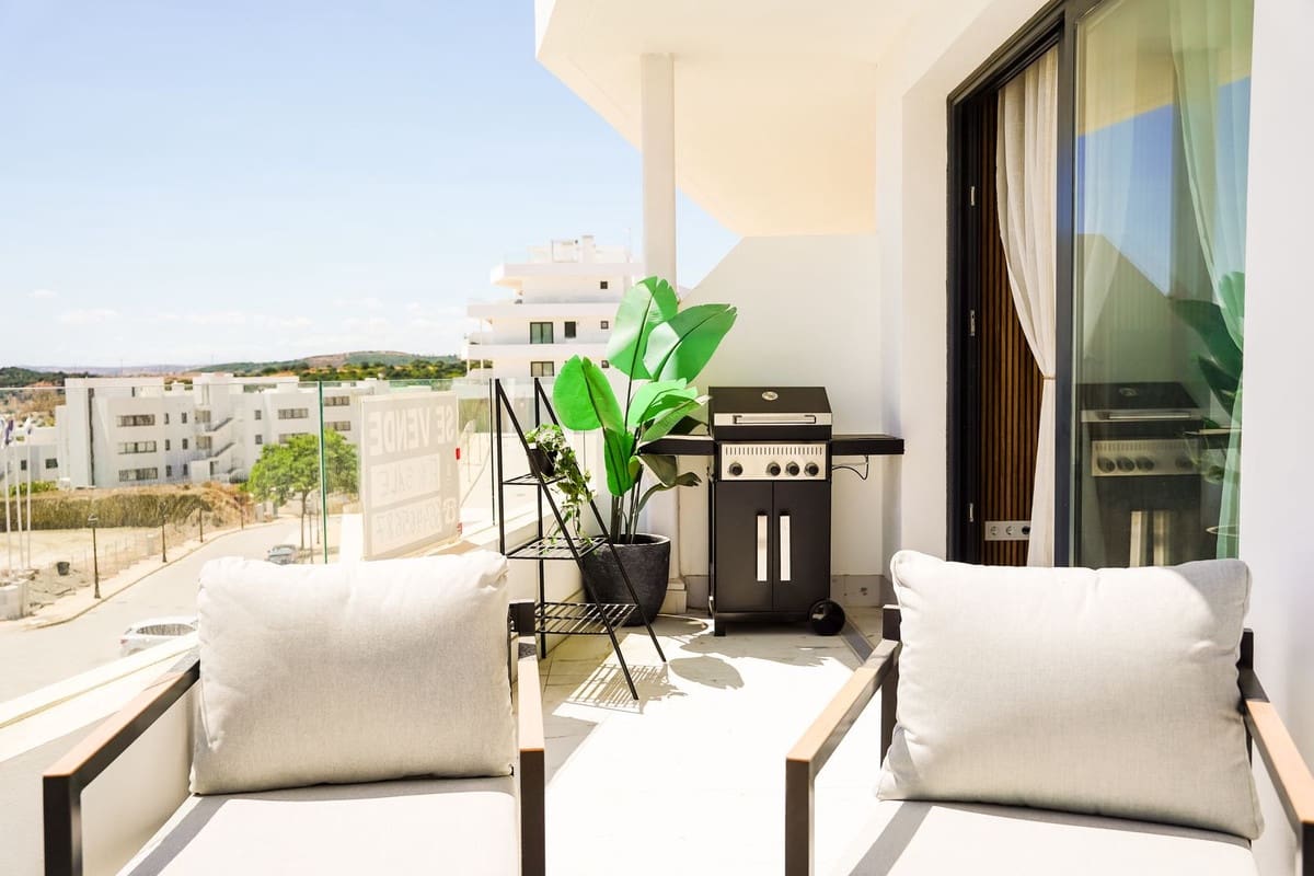 3 bedroom Apartment for sale in Estepona with pool - € 480,000 (Ref: 9479736)