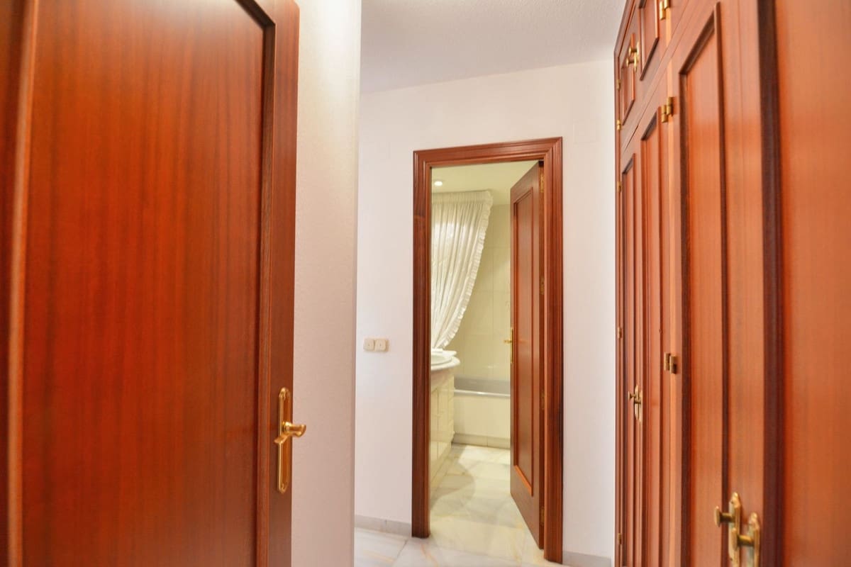 3 bedroom Apartment for sale in Fuengirola with pool garage - € 480,000 (Ref: 9479738)