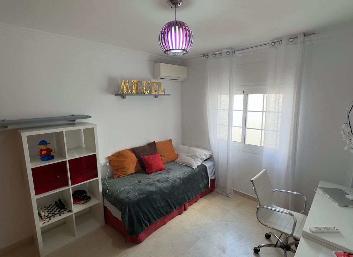 Chalet de 5 habitaciones en Casares en venta - 480.000 € (Ref: 9479740)