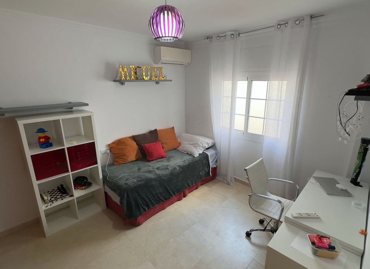 Chalet de 5 habitaciones en Casares en venta - 480.000 € (Ref: 9479740)