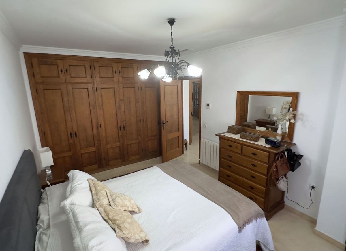 Chalet de 5 habitaciones en Casares en venta - 480.000 € (Ref: 9479740)